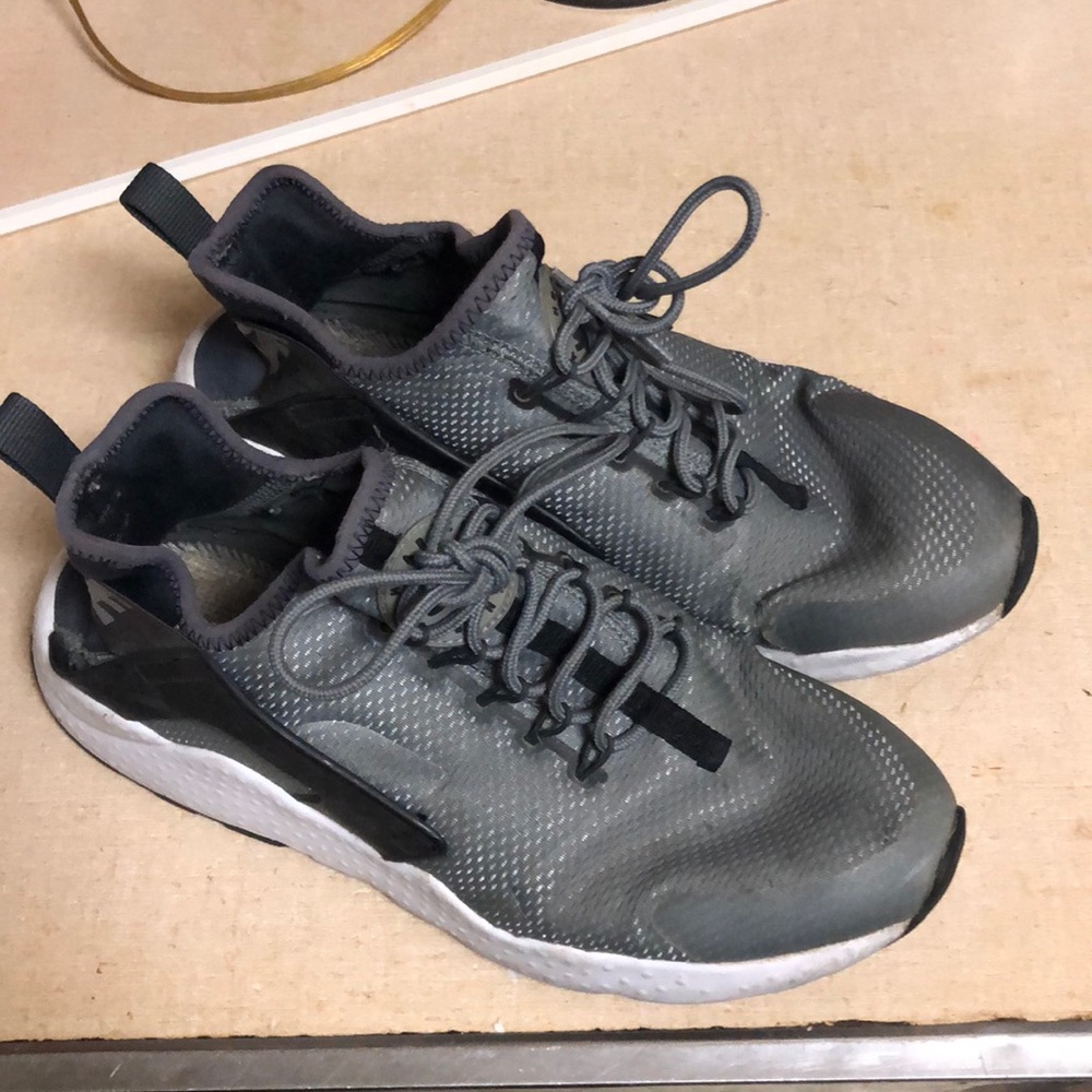 Gray and white huraches